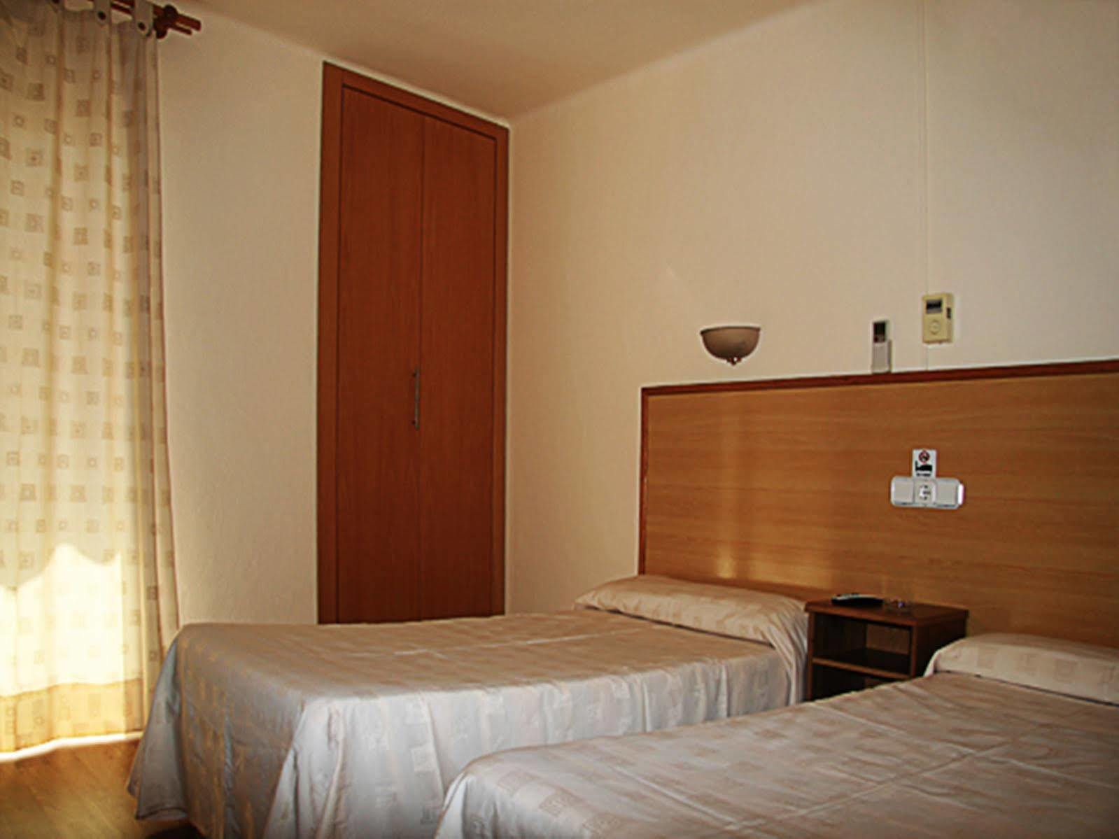 איביזה העיר Hostal Residencia Europa Punico מראה חיצוני תמונה