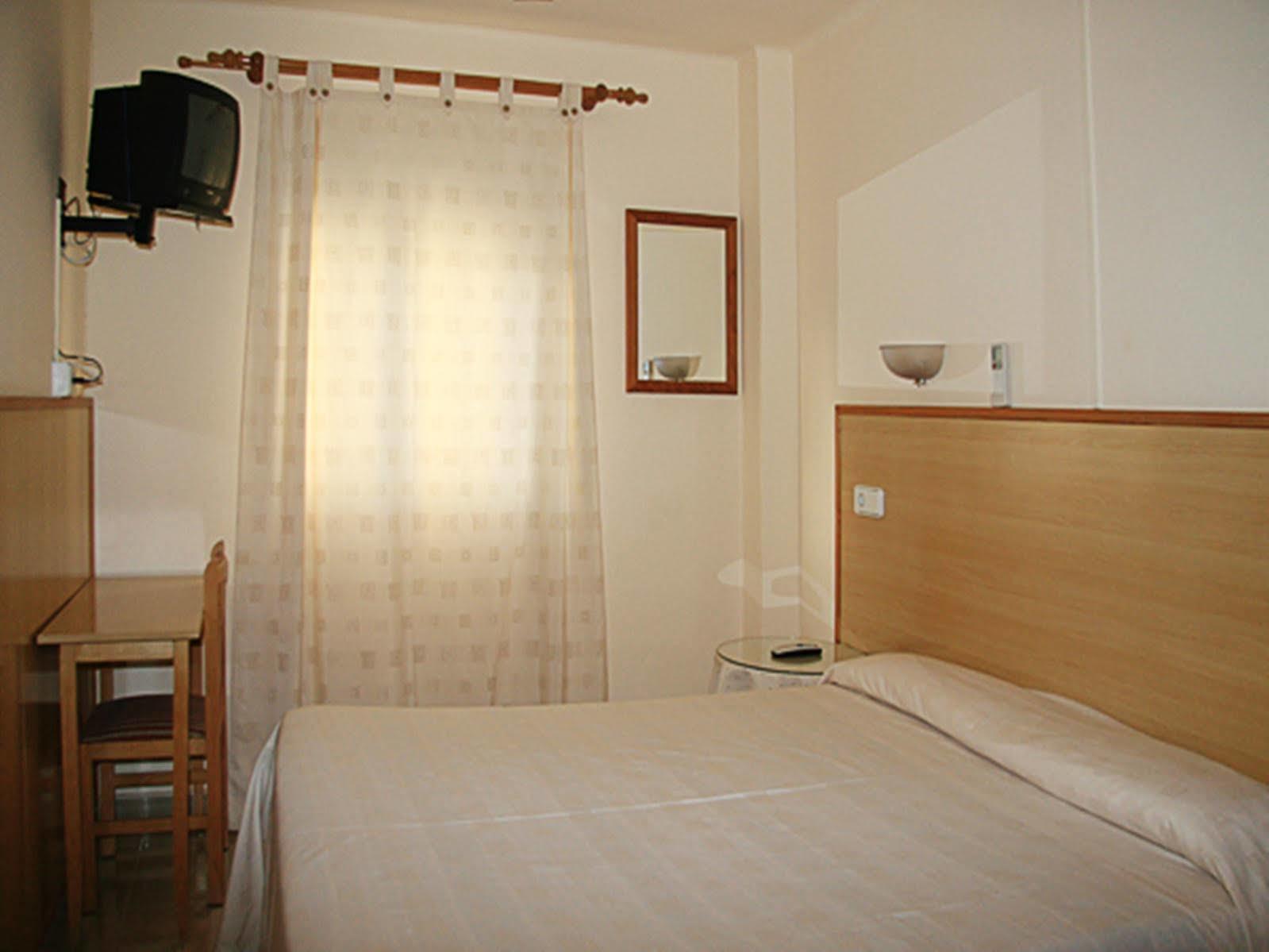 איביזה העיר Hostal Residencia Europa Punico מראה חיצוני תמונה