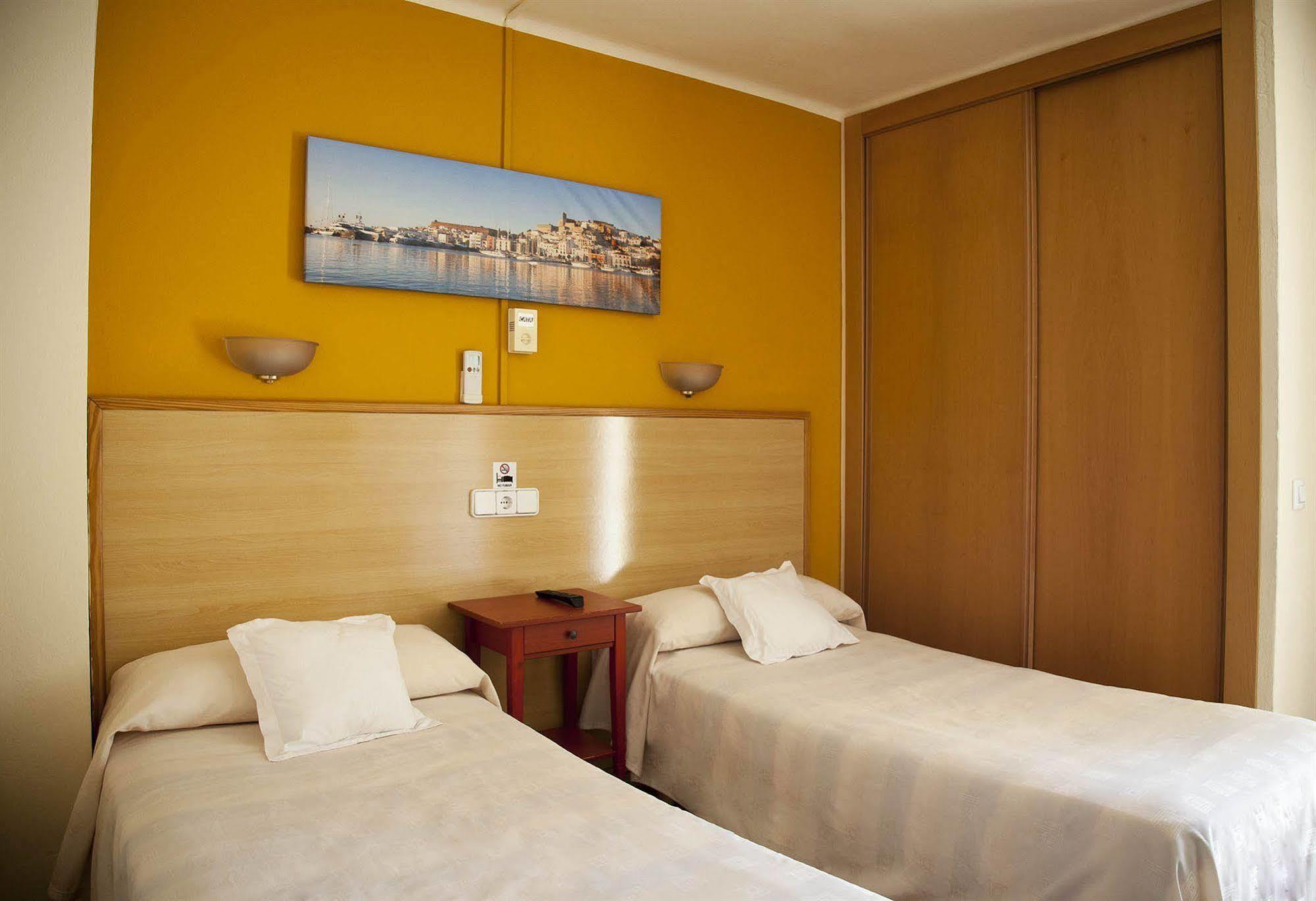 איביזה העיר Hostal Residencia Europa Punico מראה חיצוני תמונה