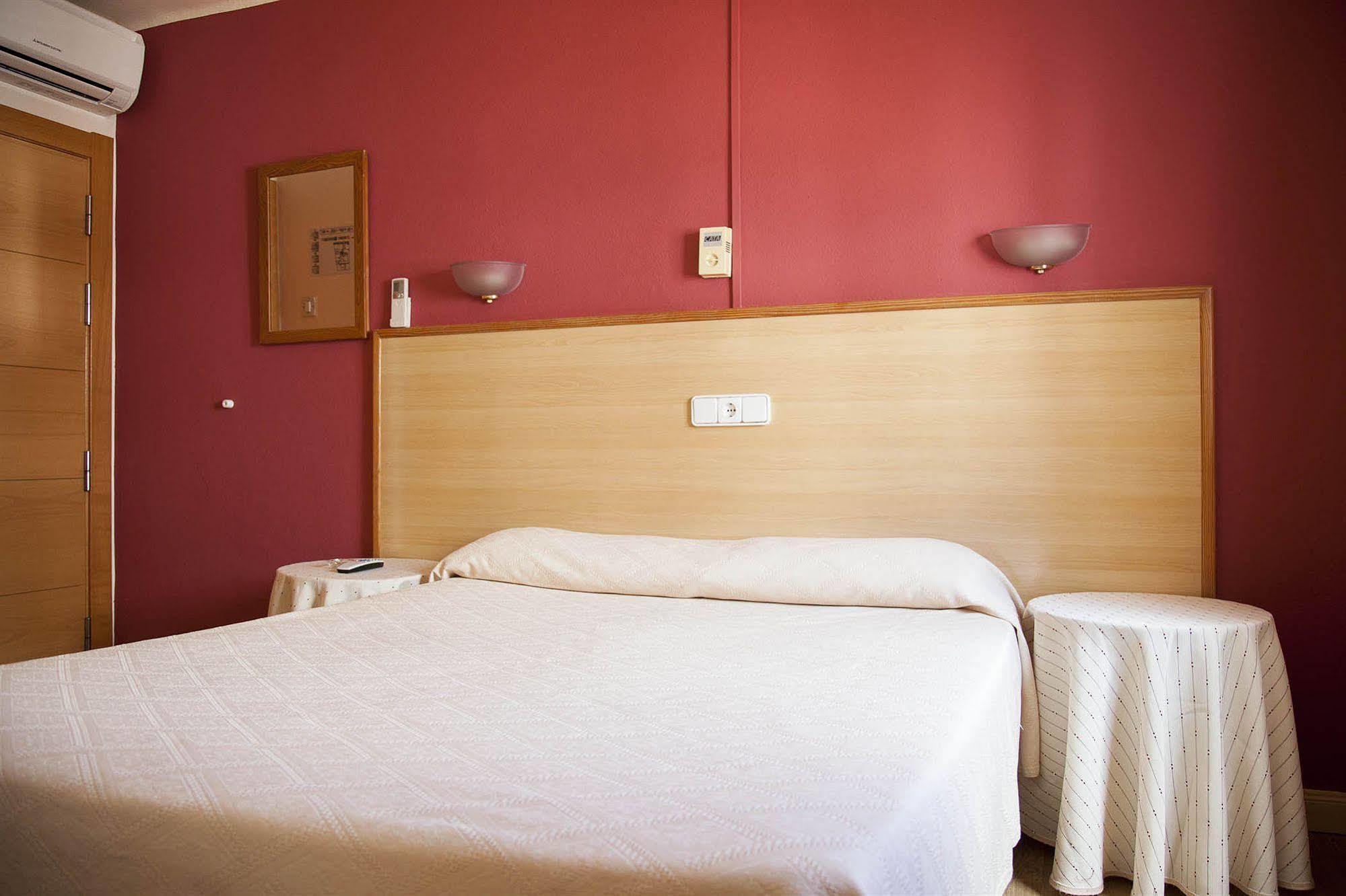 איביזה העיר Hostal Residencia Europa Punico מראה חיצוני תמונה